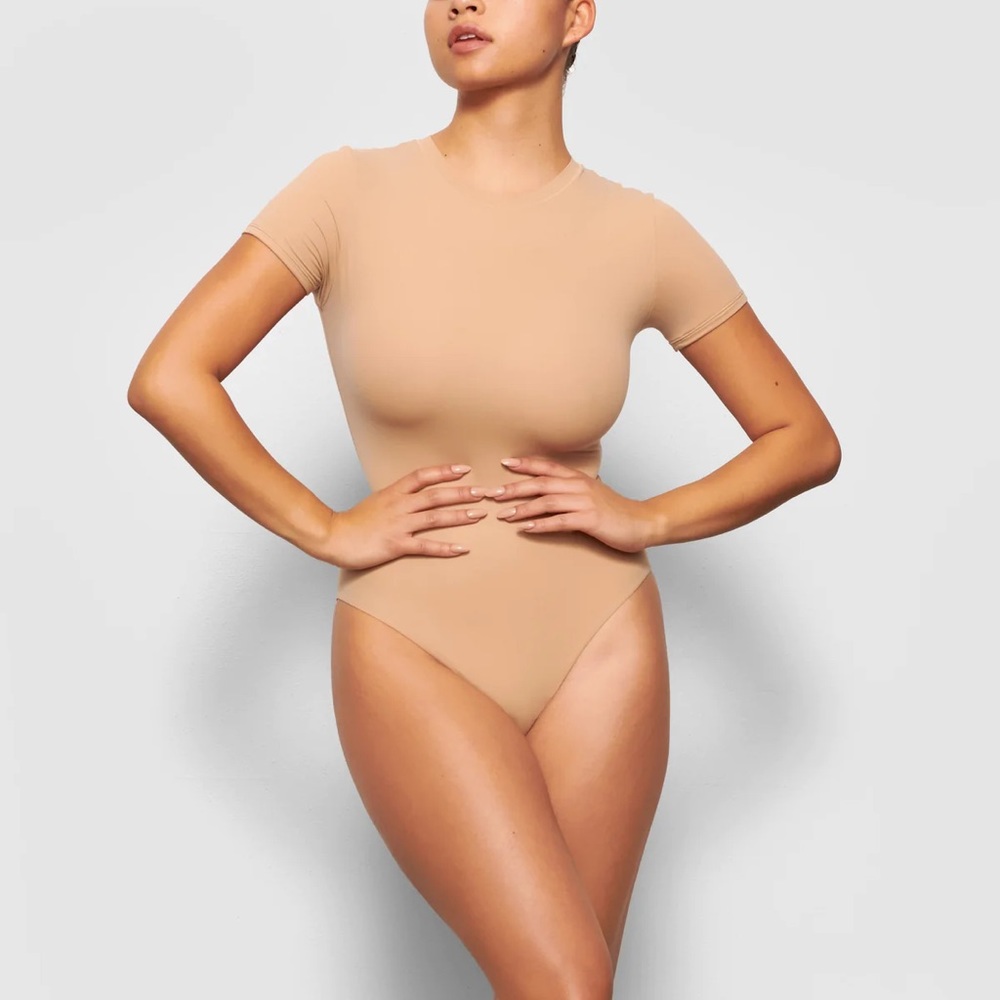 SKIMS Fits Everybody T-Shirt Bodysuit | Clay - Picture 2 of 7